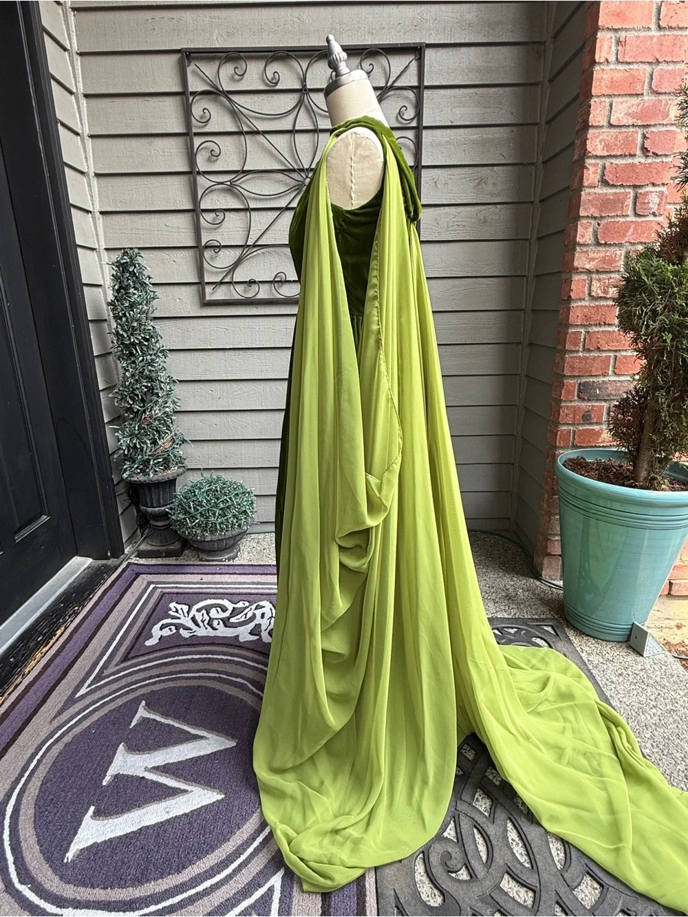 LOTR Forest Green Velvet Gown with Moss Green Chiffon Train Headpiece Sz 8 Slim
